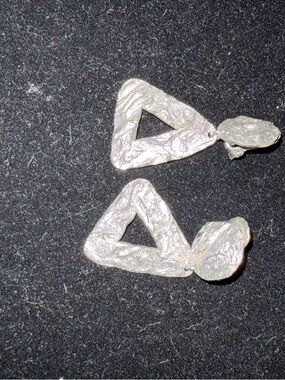 Vintage Silver Textured Clip-On Triangle Drop Earrings - Women Jewelry
